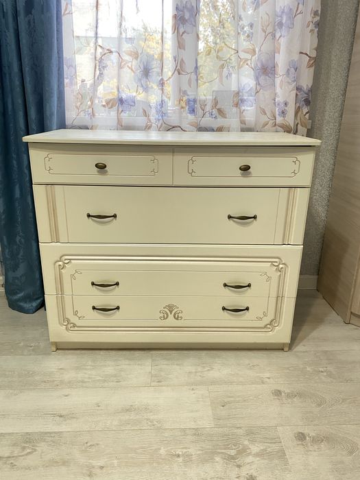 Продам комод и две тумбы