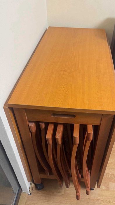 Vând masă pliabilă, cu 6 scaune