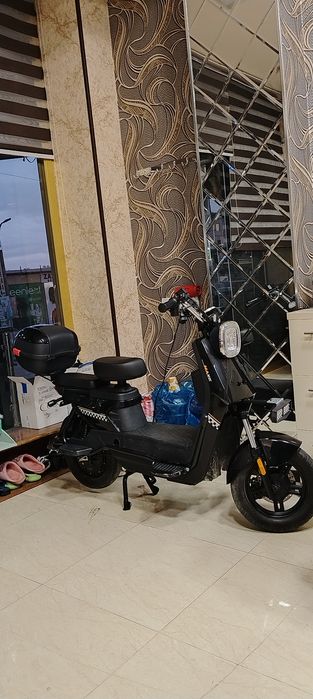 Срочно продаётся скутер в очень хорошем состоянии почти как новый