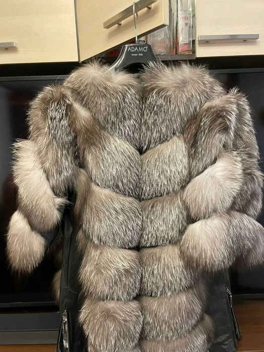 Vestă de blană de vulpe argintie cu inserții din piele neagră