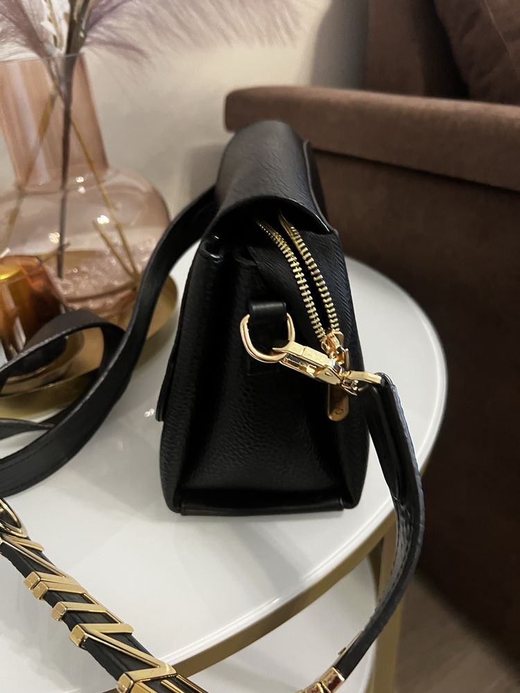 Дамска черна чанта Valentino