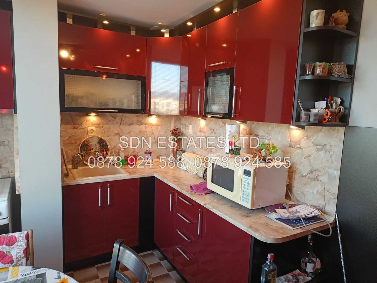 Продава се Двустаен апартамент в Казанлък - 70 кв.м за 1312 €/кв.м - Снимка #1
