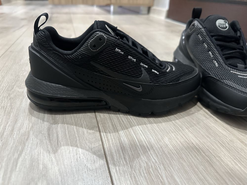 NIKE Air Max Pulse