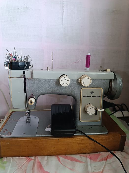 Швейная машина Чайка 142