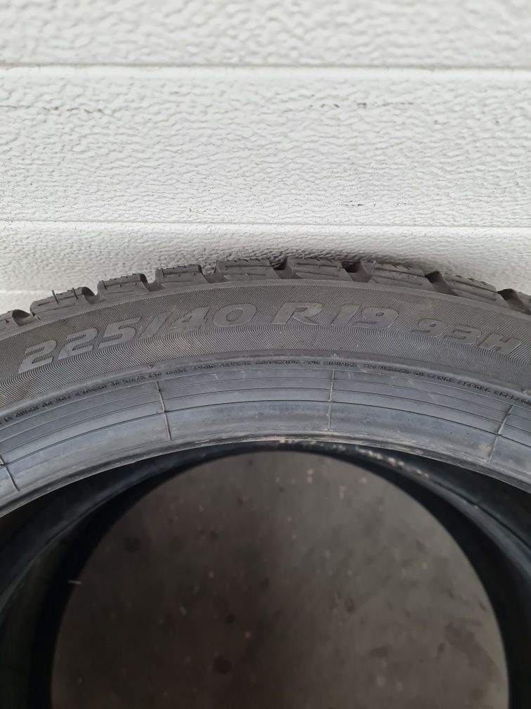 Зимни гуми 2 броя PIRELLI SottoZero3 225 45 R19 дот 4919