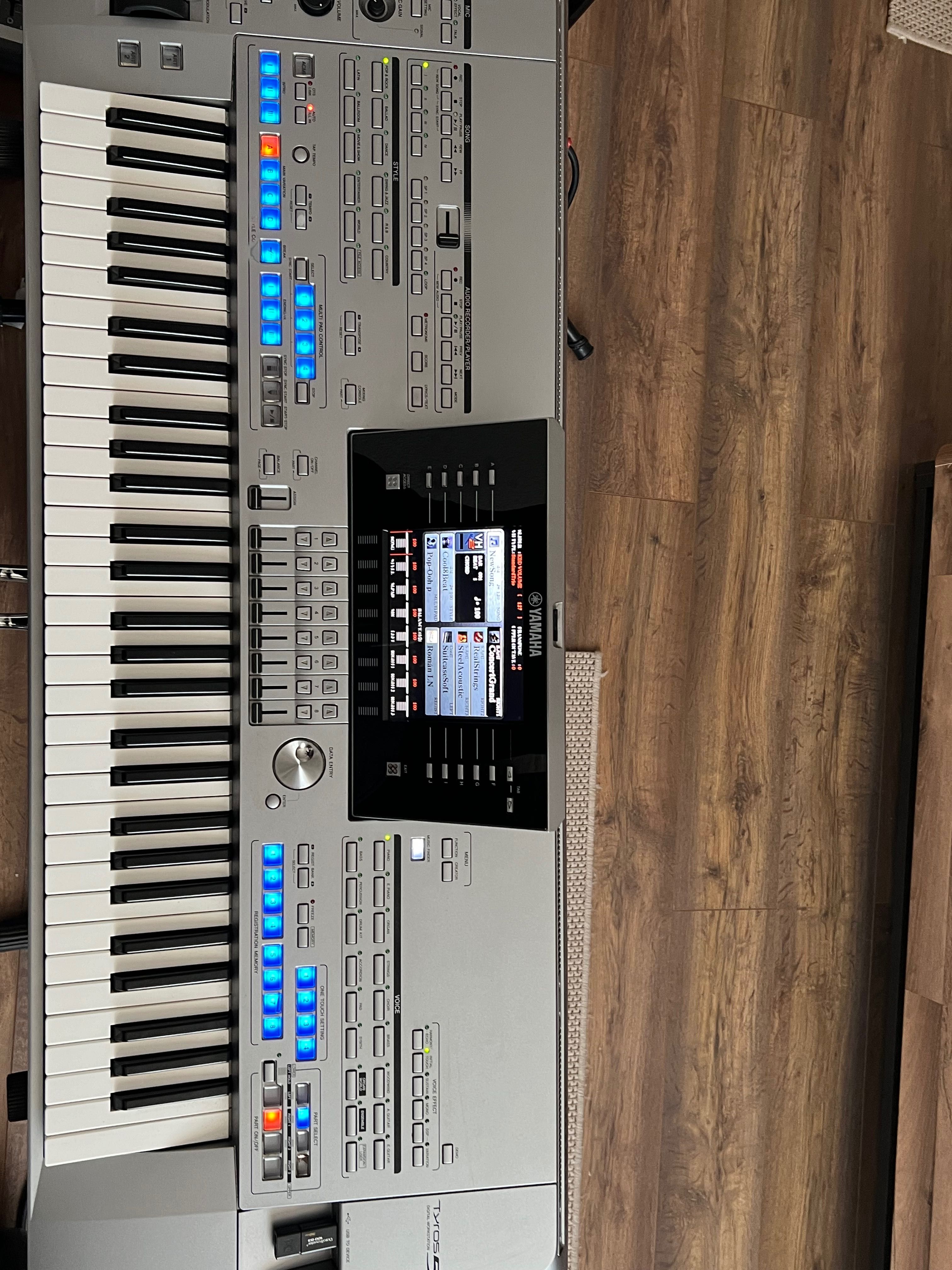 Yamaha Tyros 5 - 61