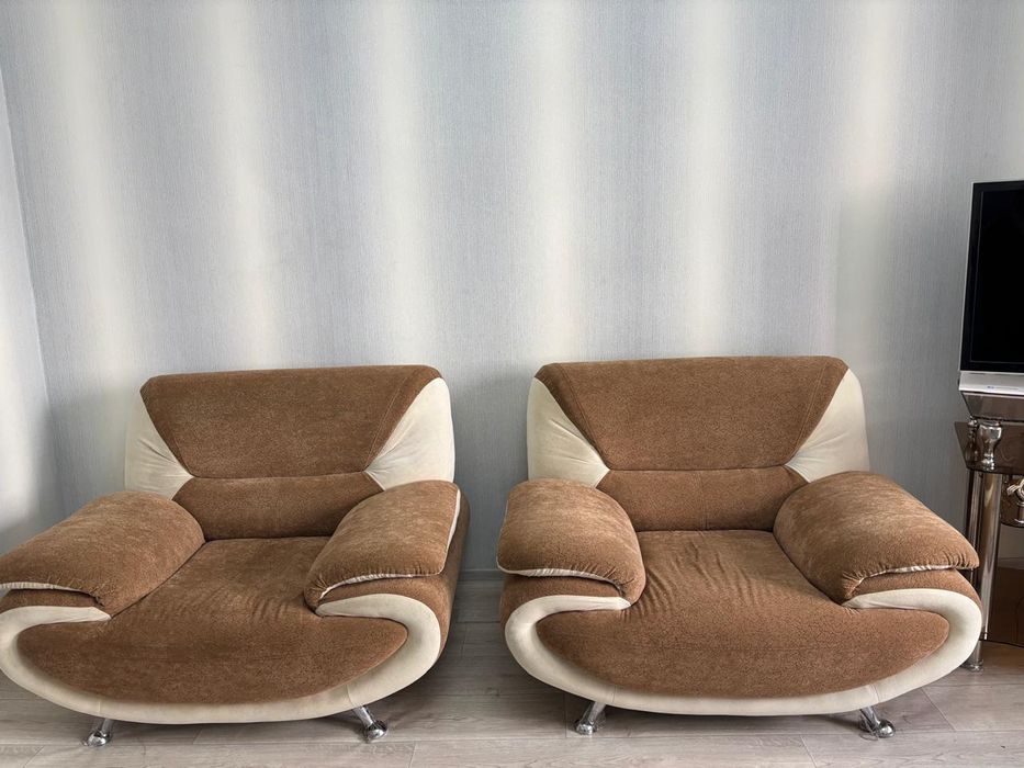 продам  мягкий уголок в хорошем  состоянии  за 70000 тенге. Цена догов