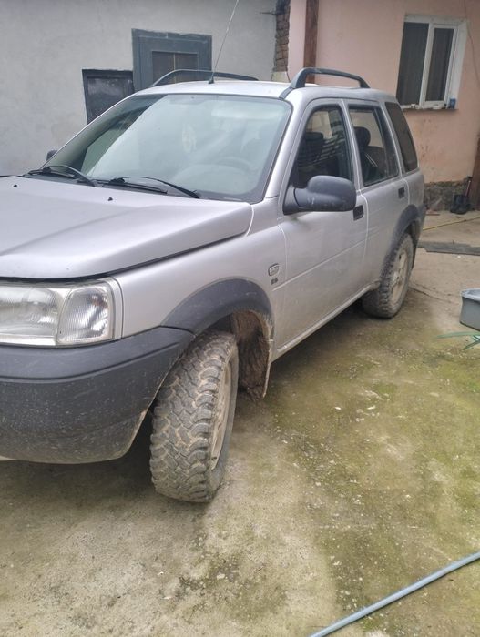 Vând land rover.