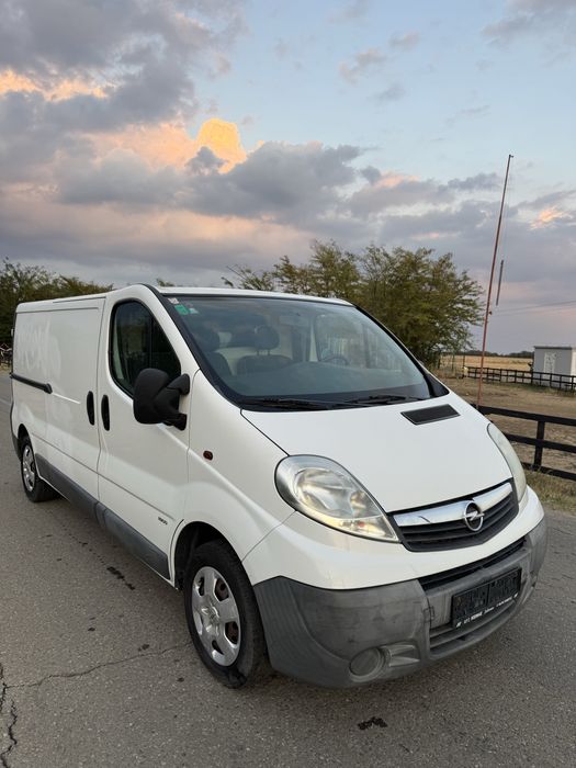 Opel Vivaro 2.0CDTI 2011 clima varianta lunga pre 4690€ neg