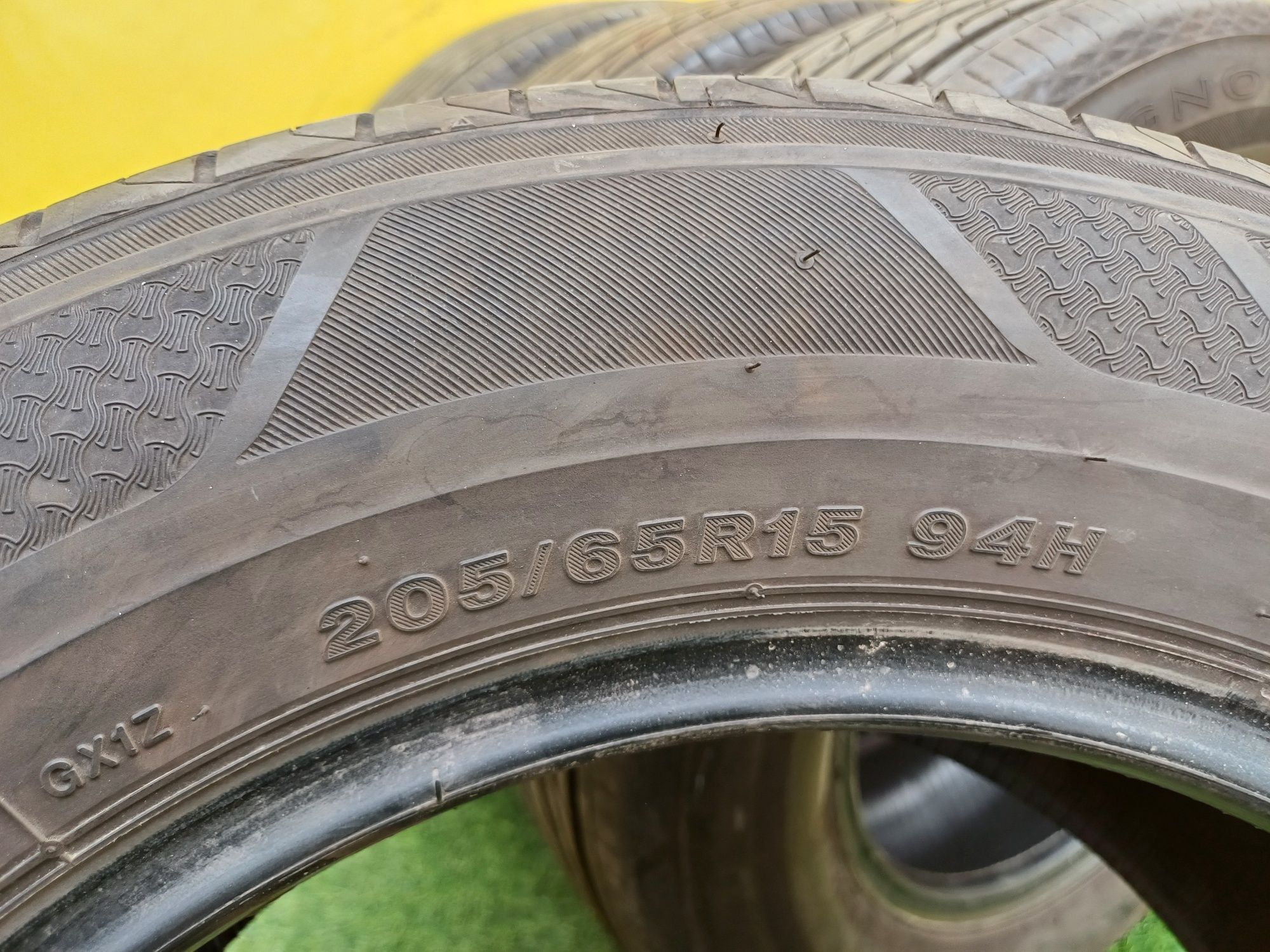 Шины 205/65 R15 Bridgestone комплект.