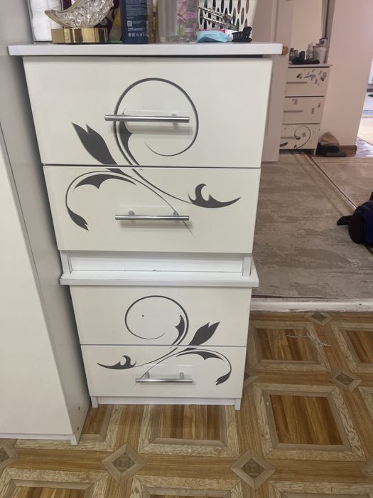 Спальный кроват и 2 тумбы