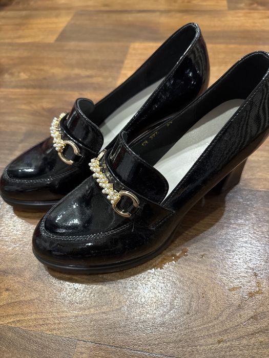 Отдам туфли женские