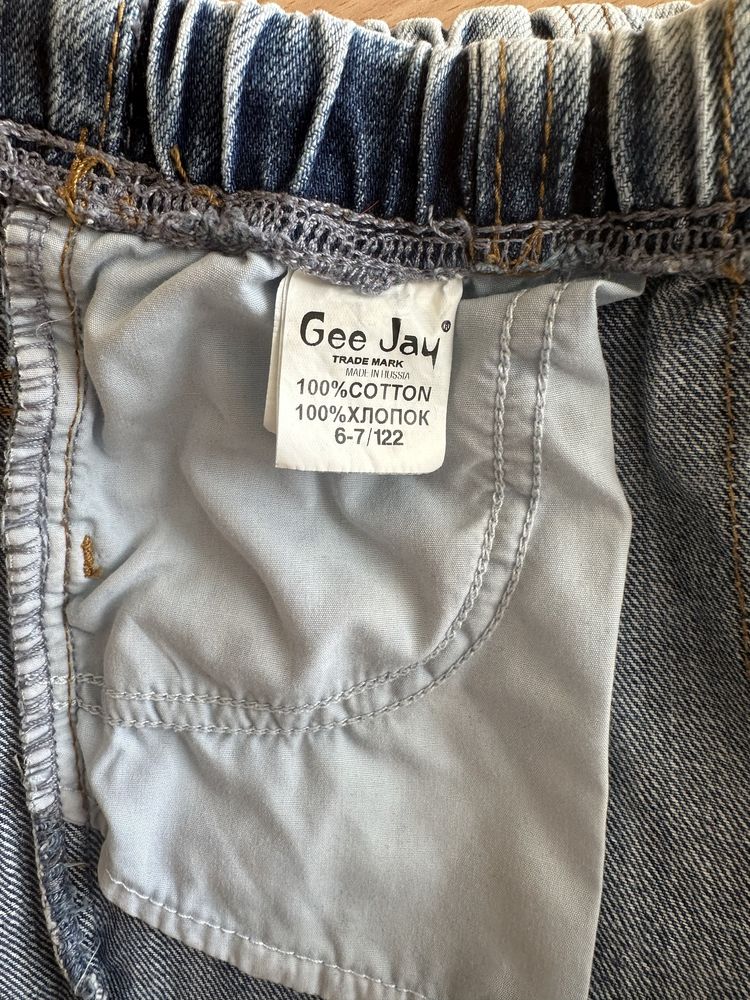 Продам джинсы на 6-7 лет, 122 размер