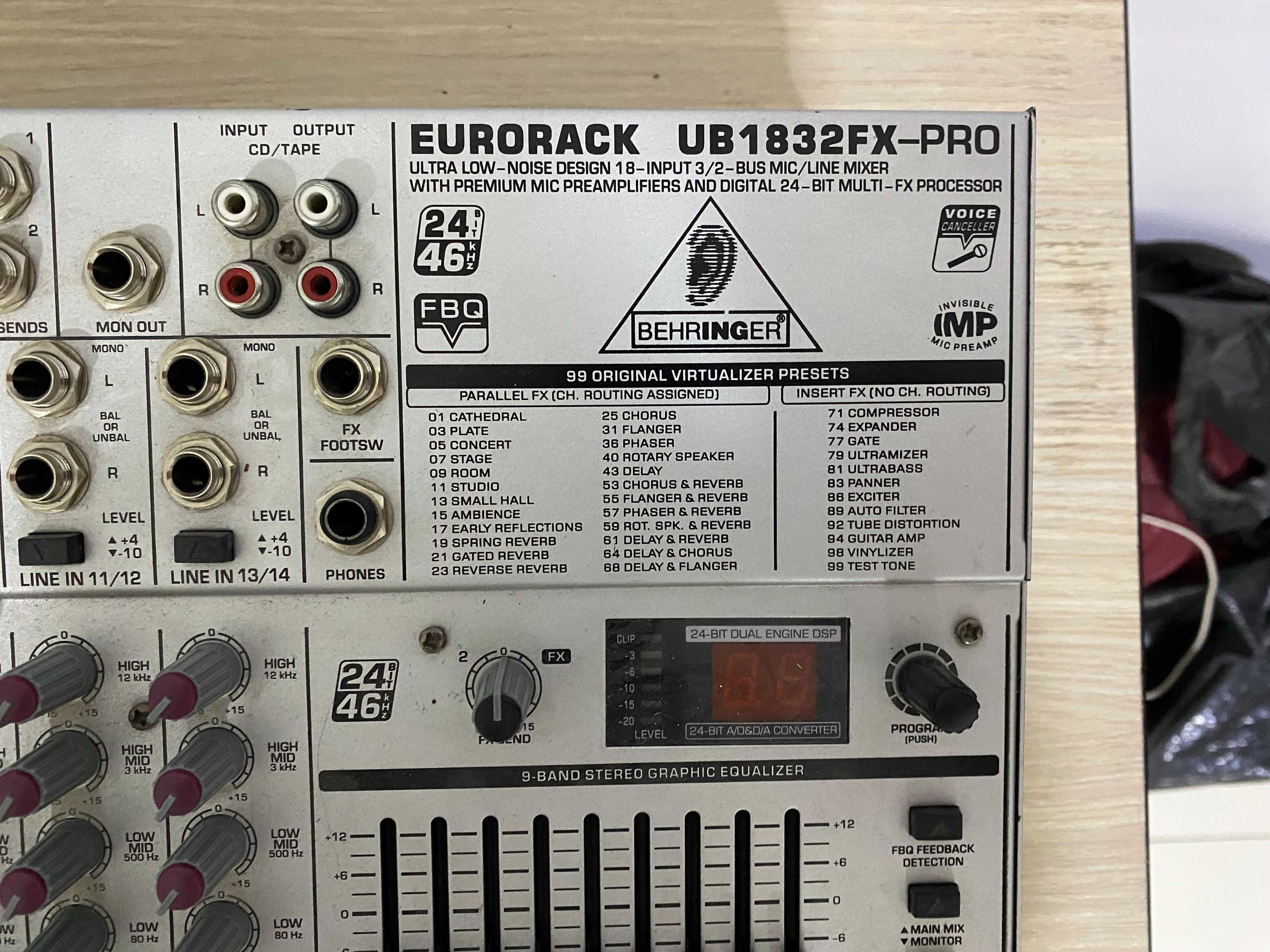 Микшерный пульт Behringer Eurorack UB1832FX-PRO