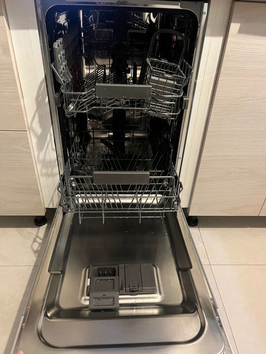 Masina de spalat vase Whirlpool 45 cm noua 4 ani garanție