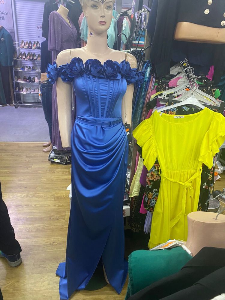 Rochie albastra lunga de bal/bachet cu trena