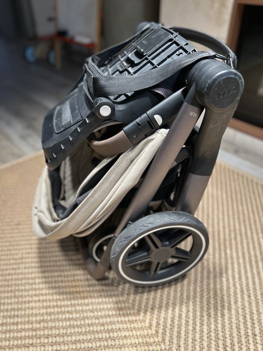 Vand carucior sport, compact, Joolz, model Hub+, culoare sandy taupe
