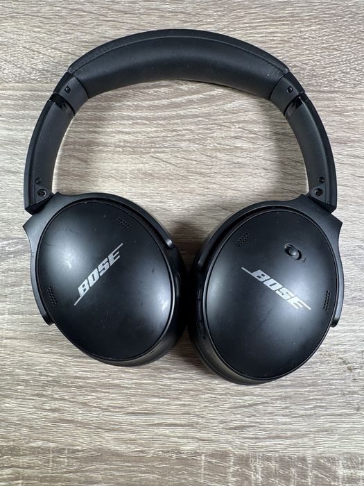 Casti Bose QuietComfort negre, in stare buna.