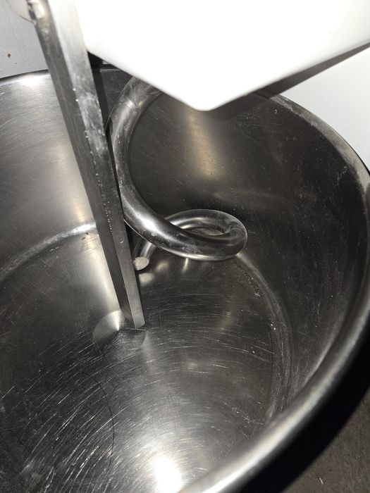 Продается Итальянская тестомесильная машина, в отличном состоянии для