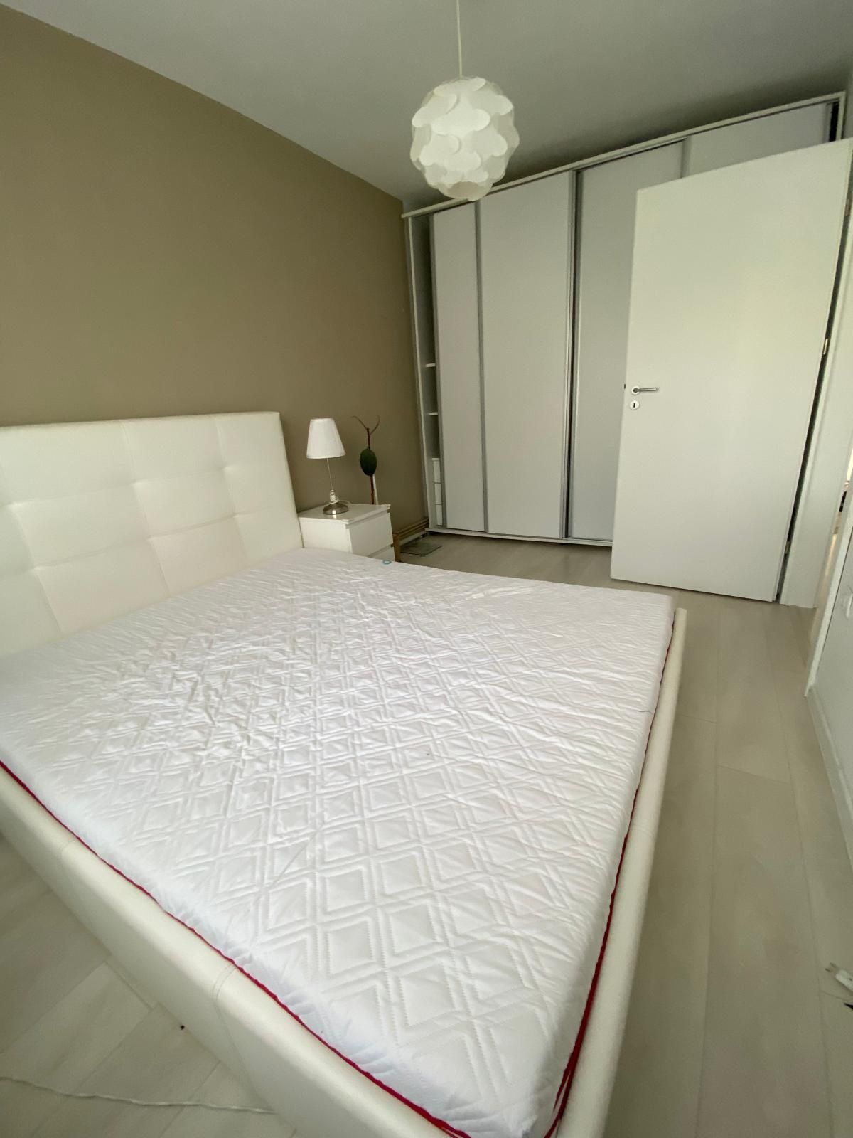 Inchiriez apartament botanica 3 camere