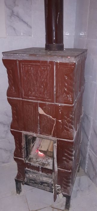 Vând urgent soba de teracota