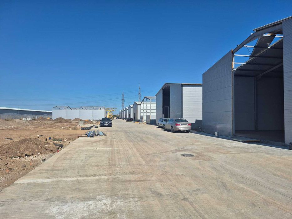 Hală Metalica 20×40 m – pereți sandwich și acoperiș rezistent