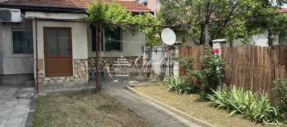 Самостоятелна тухлена КЪЩА на плоча - кв. Добруджански!