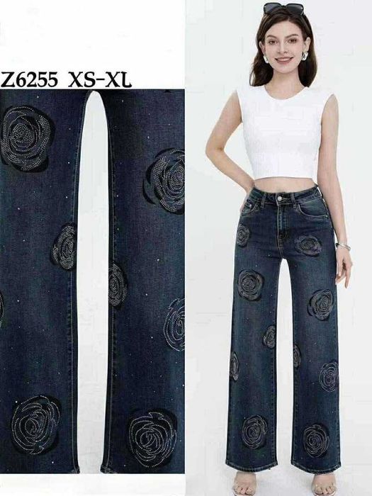 Дънки с рози и камъни