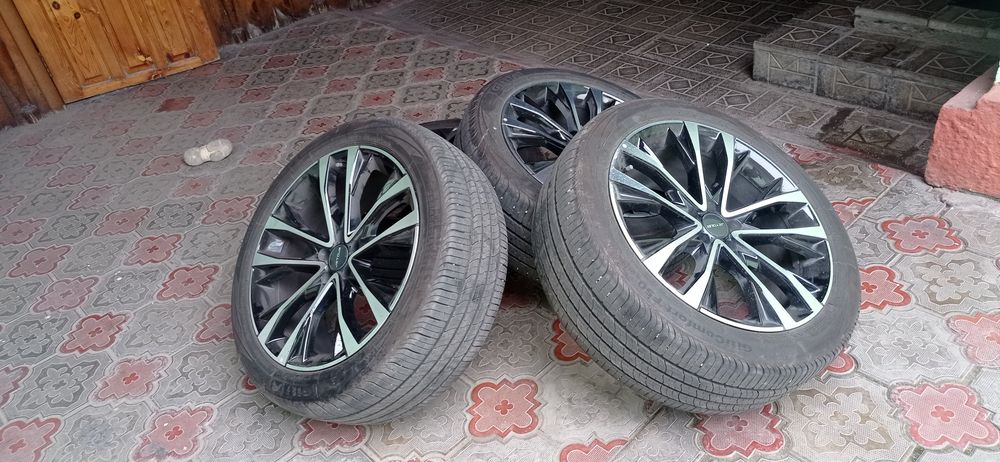 Продам диски шины для Джетур