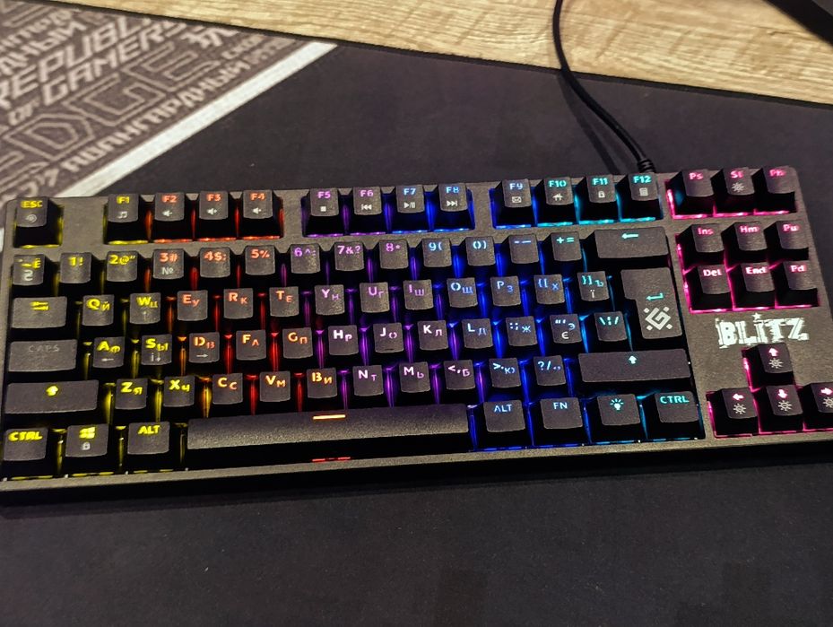 Механическая клавиатура Defender Blitz с RGB-подсветкой (с коробкой и