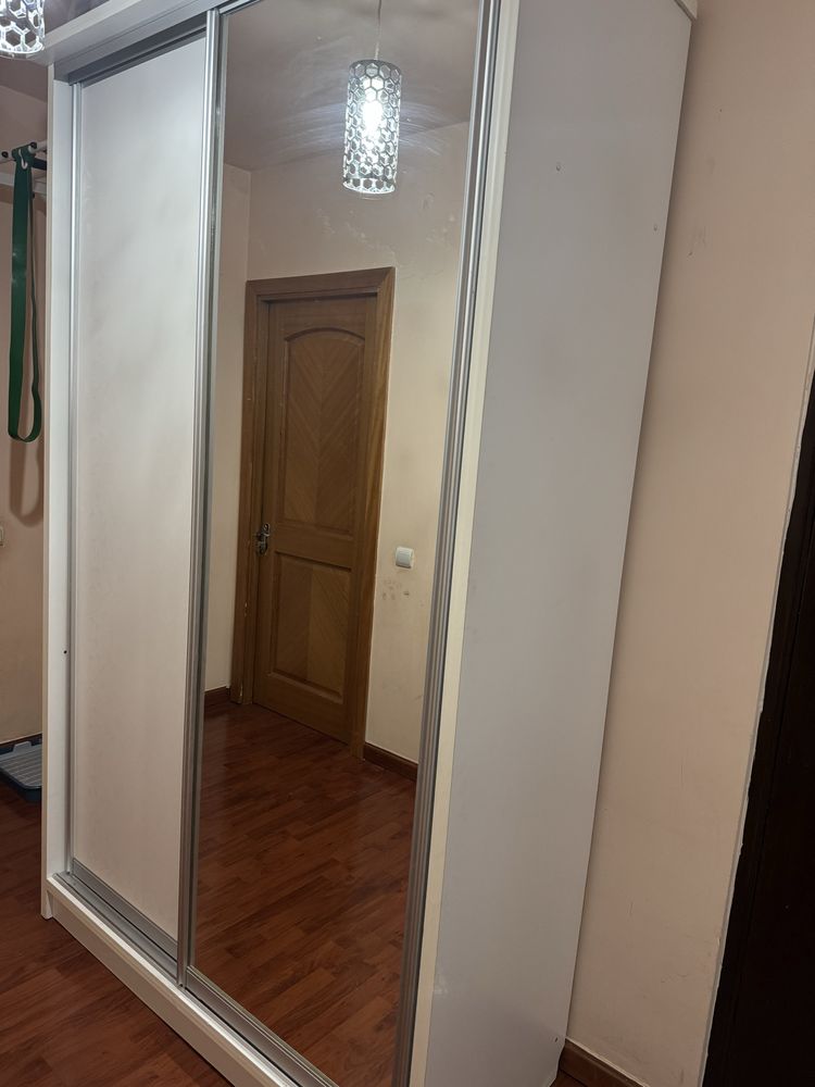 Шкаф купе, в отличном состоянии, белого цвета