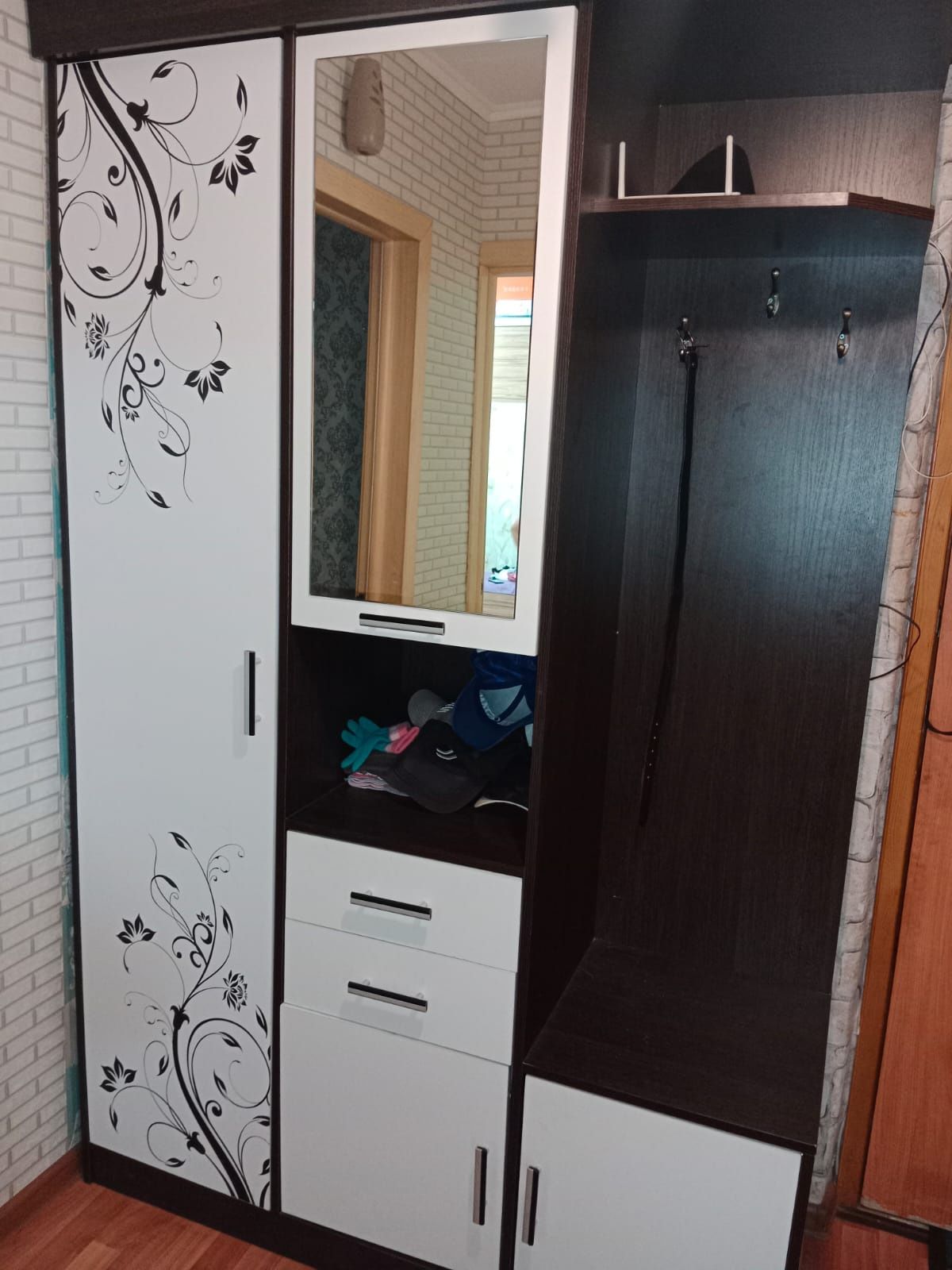 Продам прихожую...