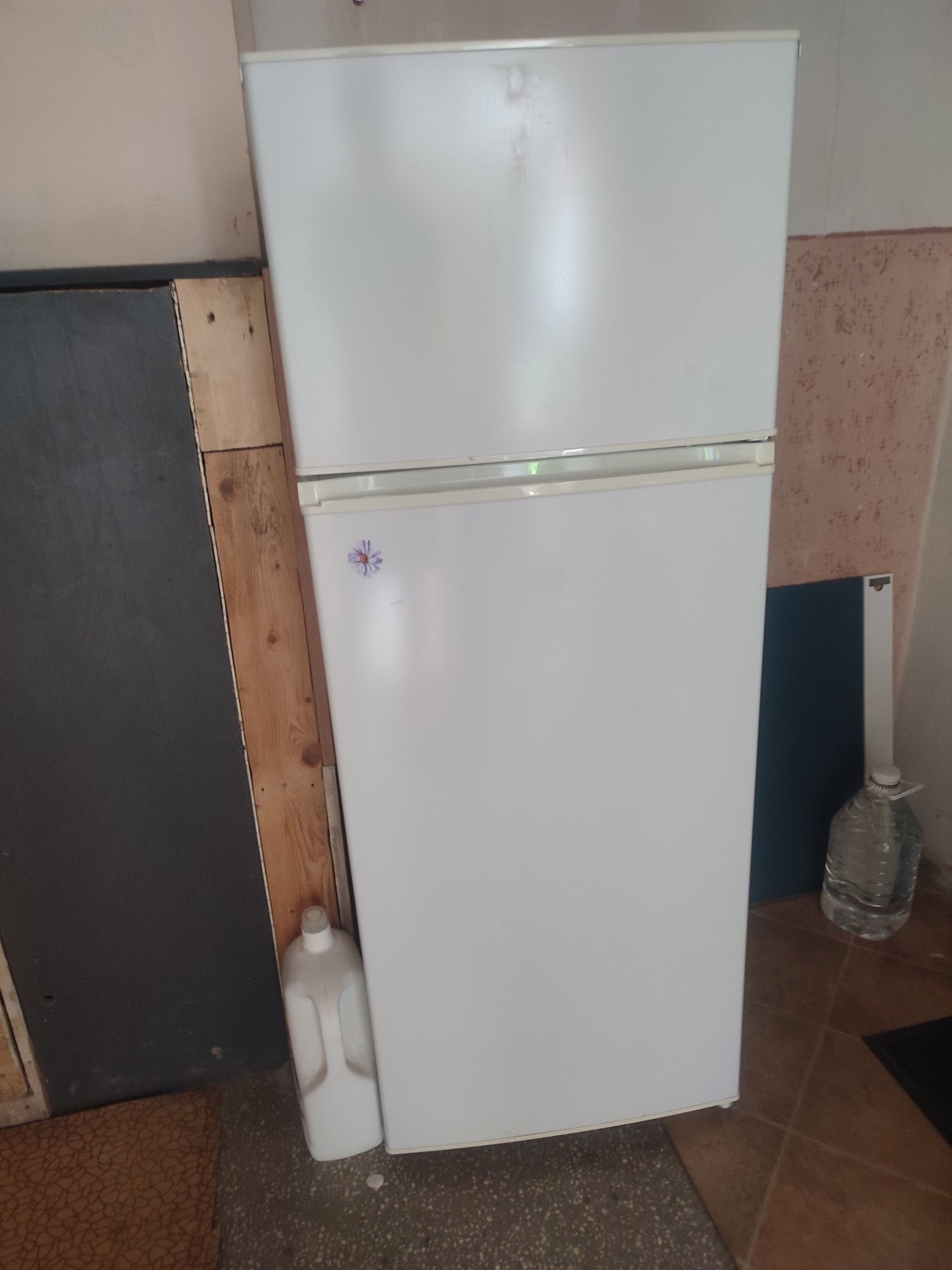 Mobila sufragerie, mașină de spălat rufe, frigider