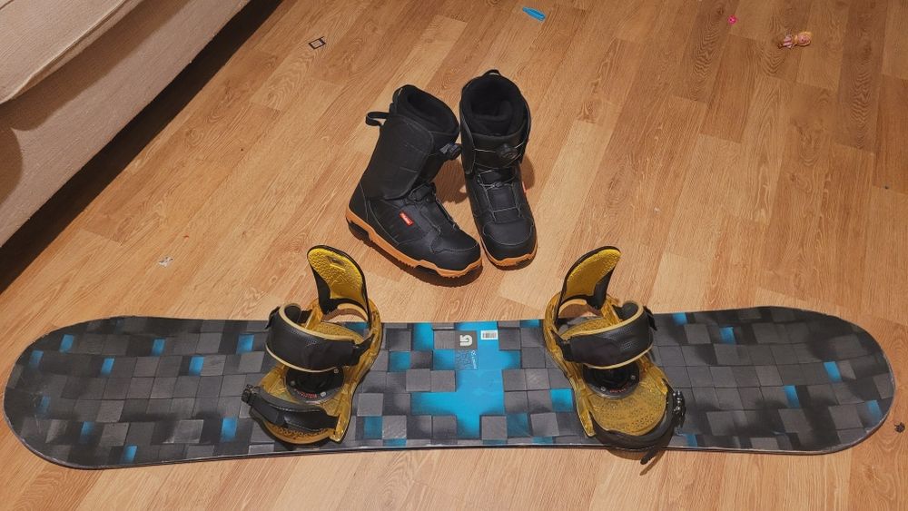 Placa snowboard Burton 155 Flyng-V 155+legaturi Burton+boots BOA 43.5