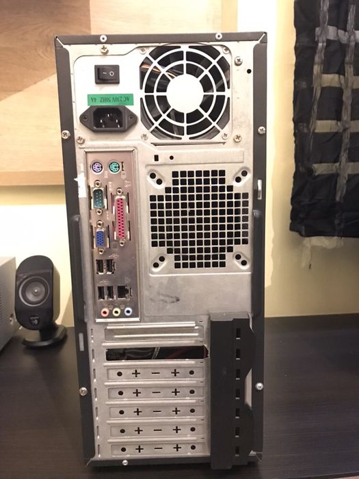 Настолен компютър Asus