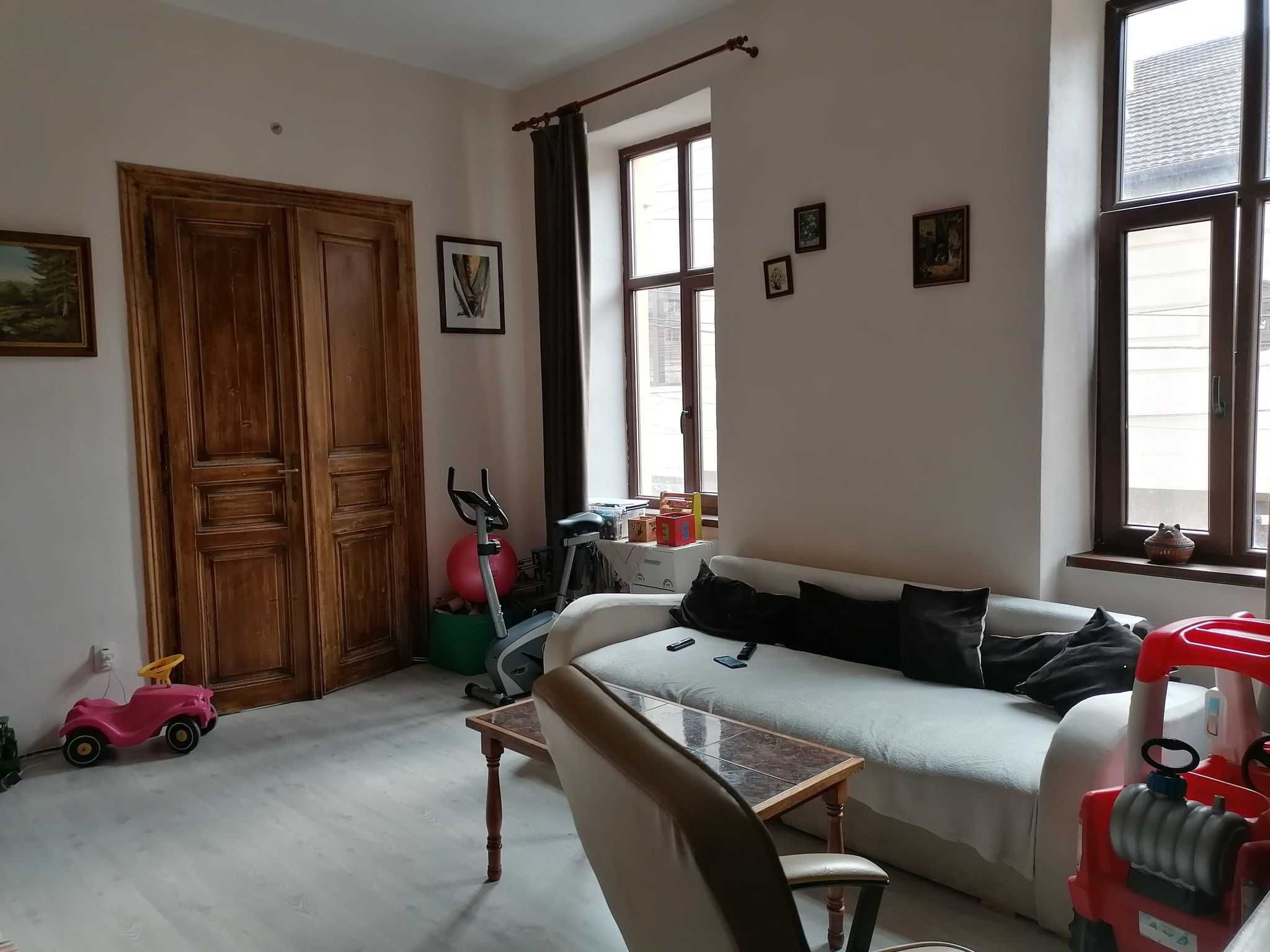 Apartament la casa Lugoj ultracentral, zona 0, 67 mp, 3 camere