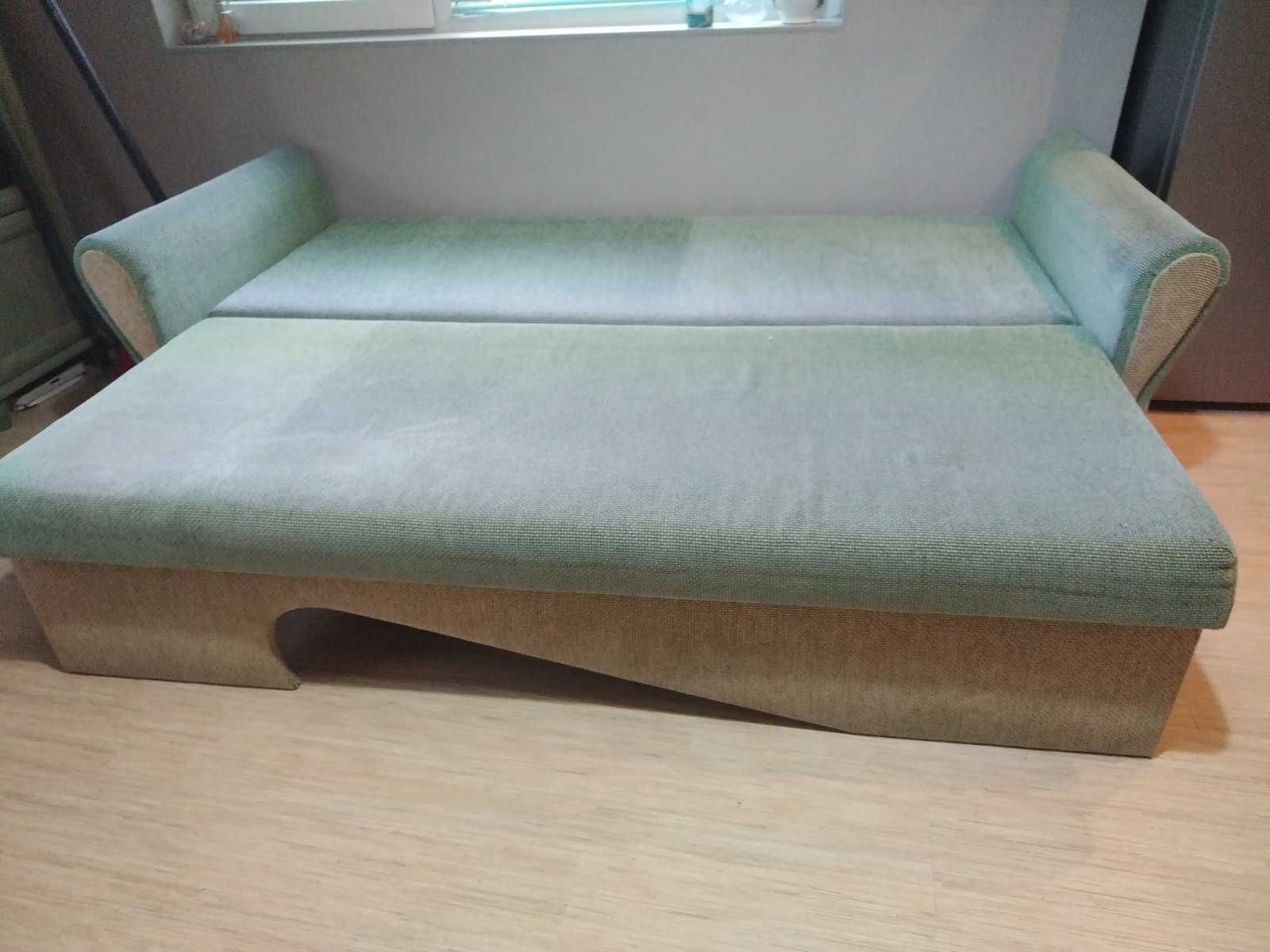 Триместен разтегателен диван