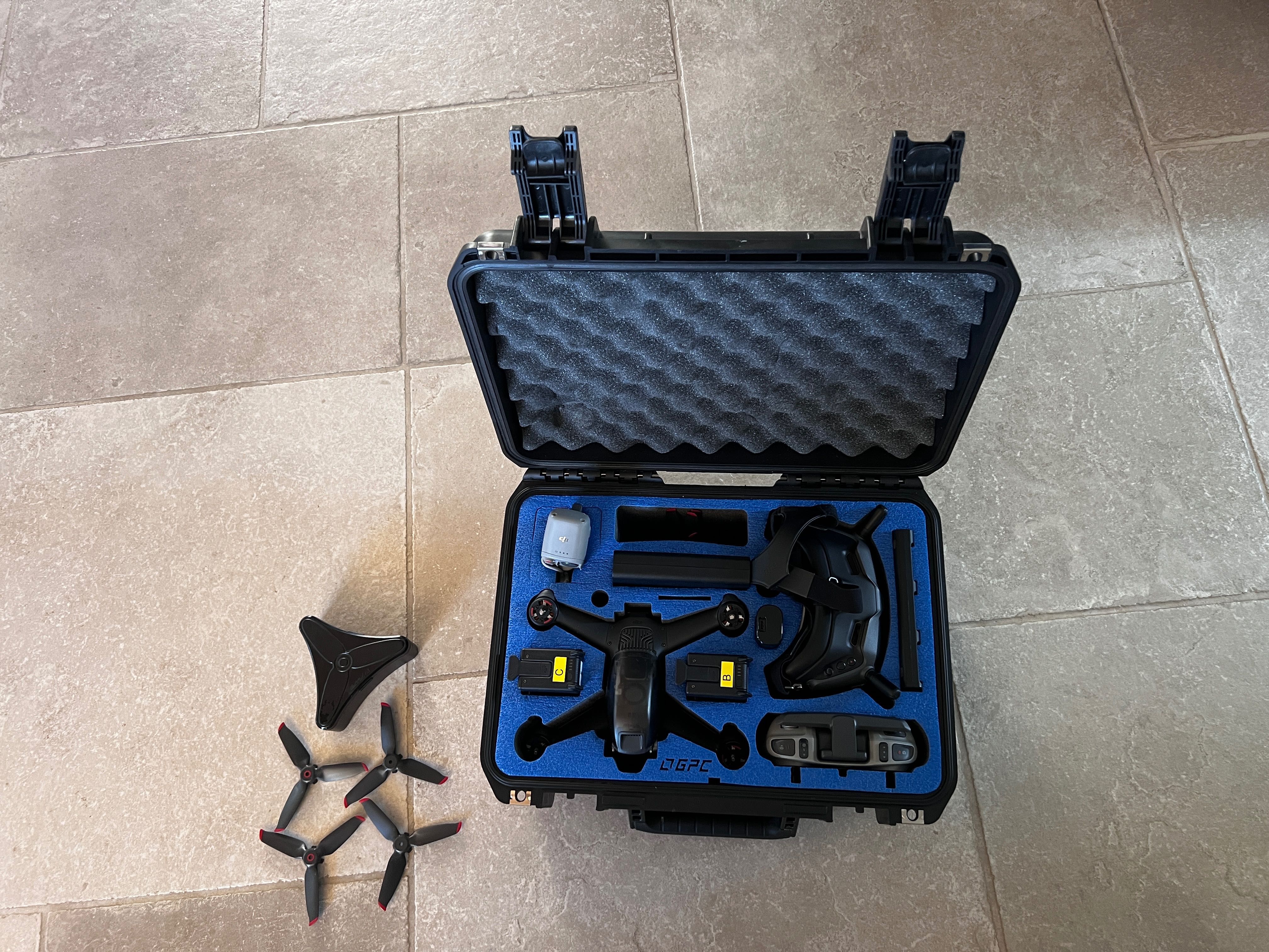 Vand drona DJI FPV in stare perfecta, set complet si profesional