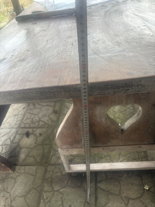 Маса от масивно дърво