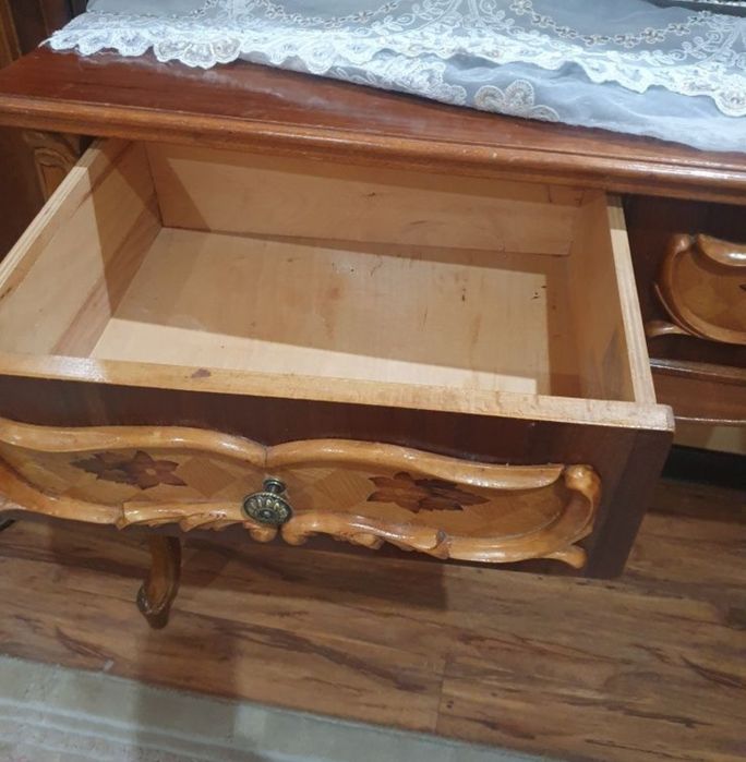 продаю консоль дерево