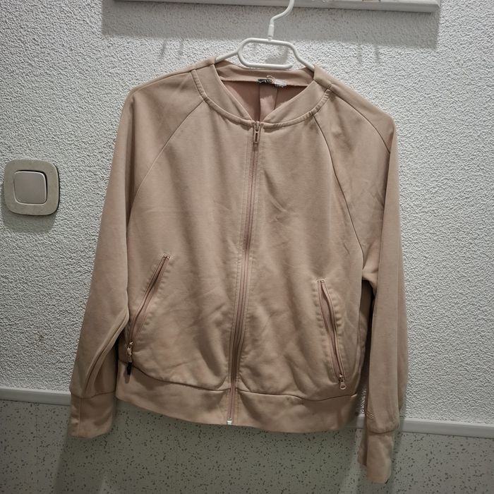 Продавам суичъри на Adidas, H&M