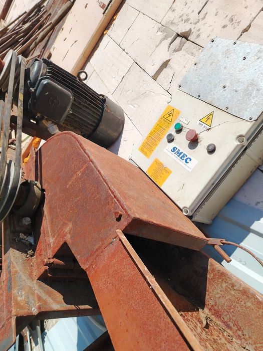 Vând moară cu ciocane la curent trifazic, motor 15 KW