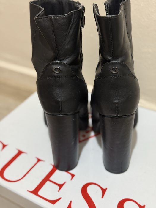 Боти на ток Guess