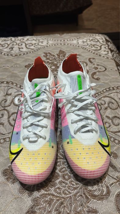 футбольные бутсы