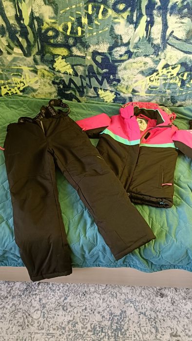 Лыжный детский костюм на девочку