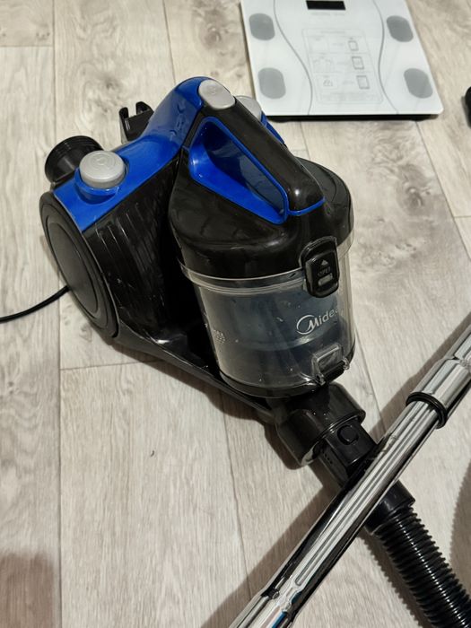 Пылесос Media рабочий