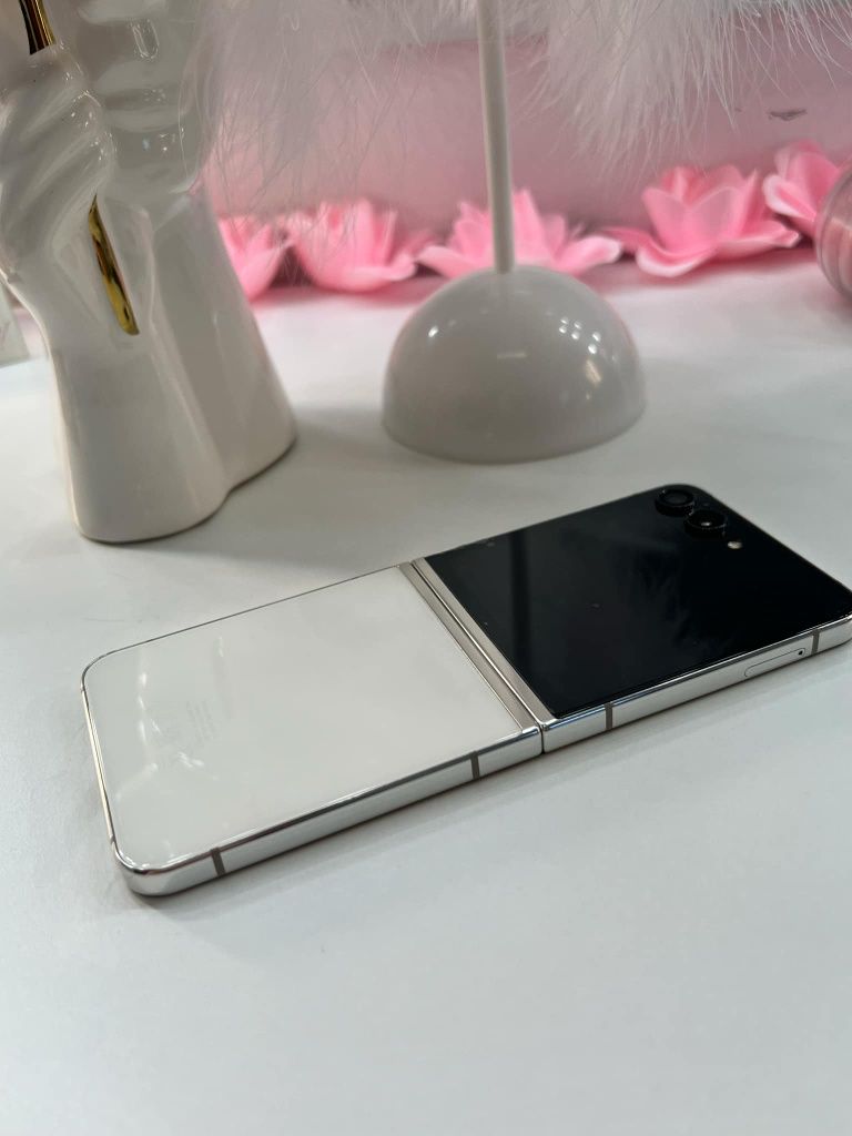 Samsung Z flip 5 Cream 256GB