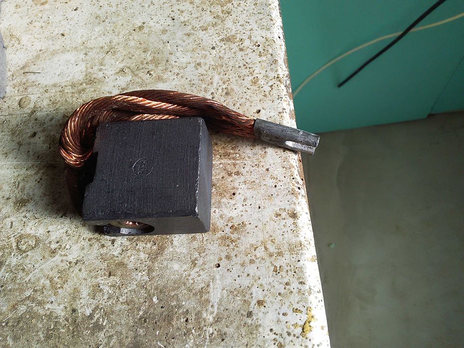 продавам графитни четки