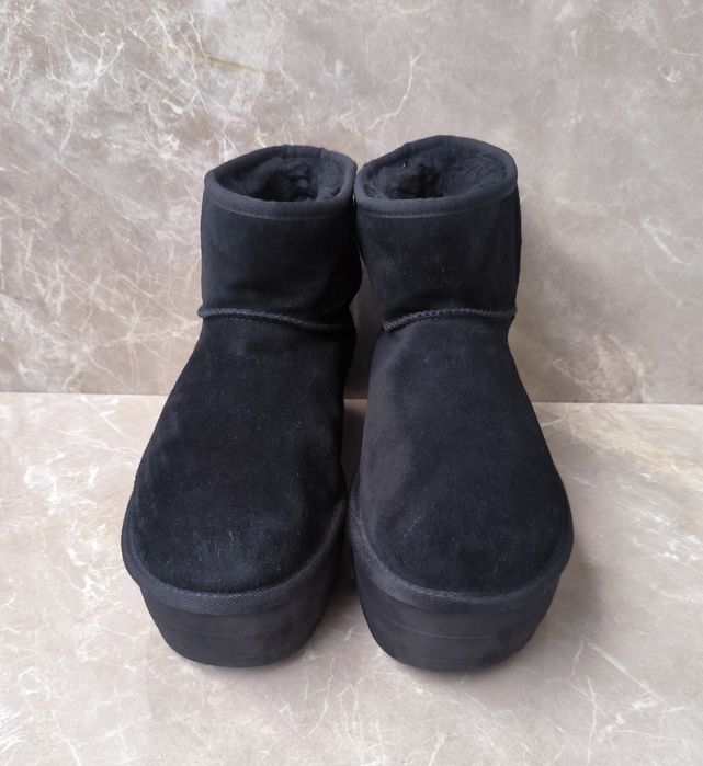 Кожени апрески UGG номер 40
W Classic Mini Platform в черно 1134991.BL