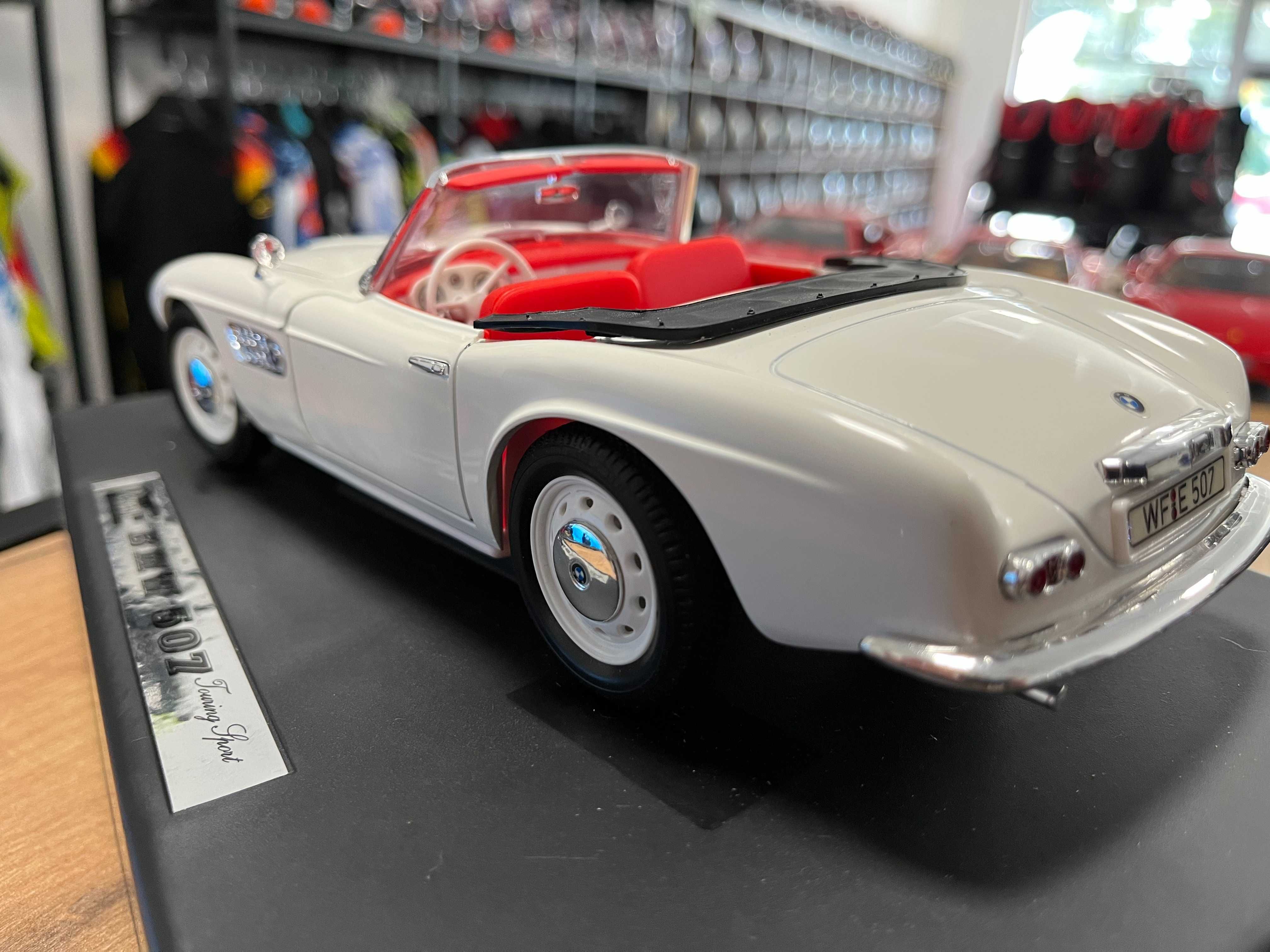 Чисто нов REVELL метален колекционерски модел BMW 507 Touring Sport